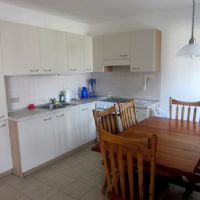 Angolo cucina con fornelli e forno elettrico