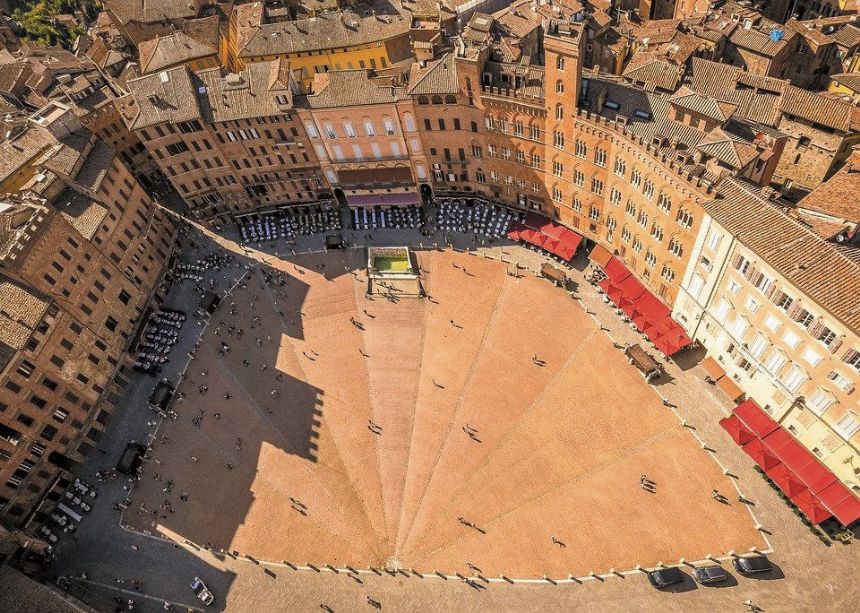 SIENA PIAZZA CAMPO  ITALY 